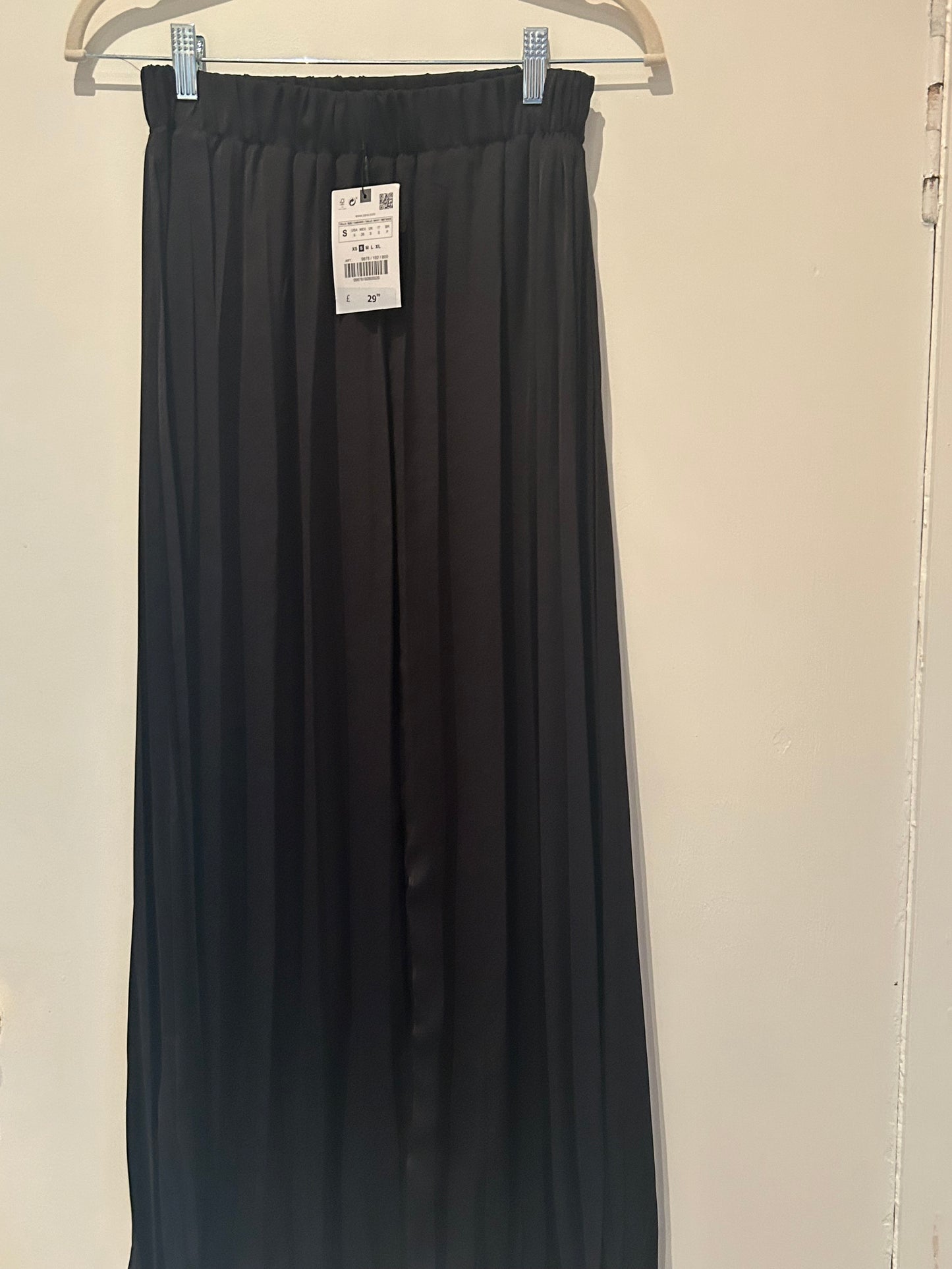 Black ZARA Long Pleated Skirt