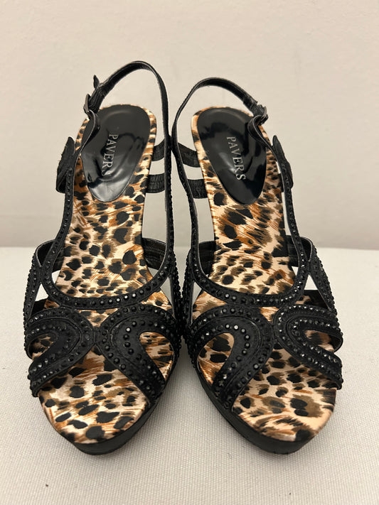 Black Pavers Strappy Sandals