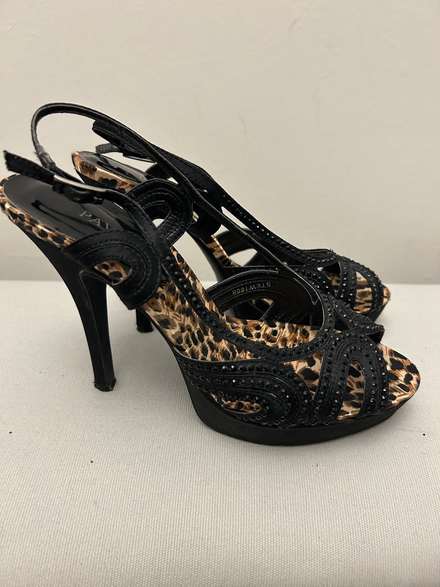 Black Pavers Strappy Sandals