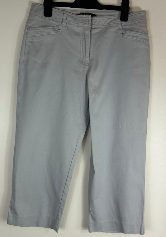 Pale Grey Ladies 3/4 Length Trousers