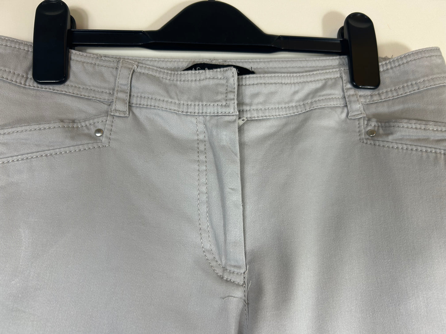 Pale Grey Ladies 3/4 Length Trousers