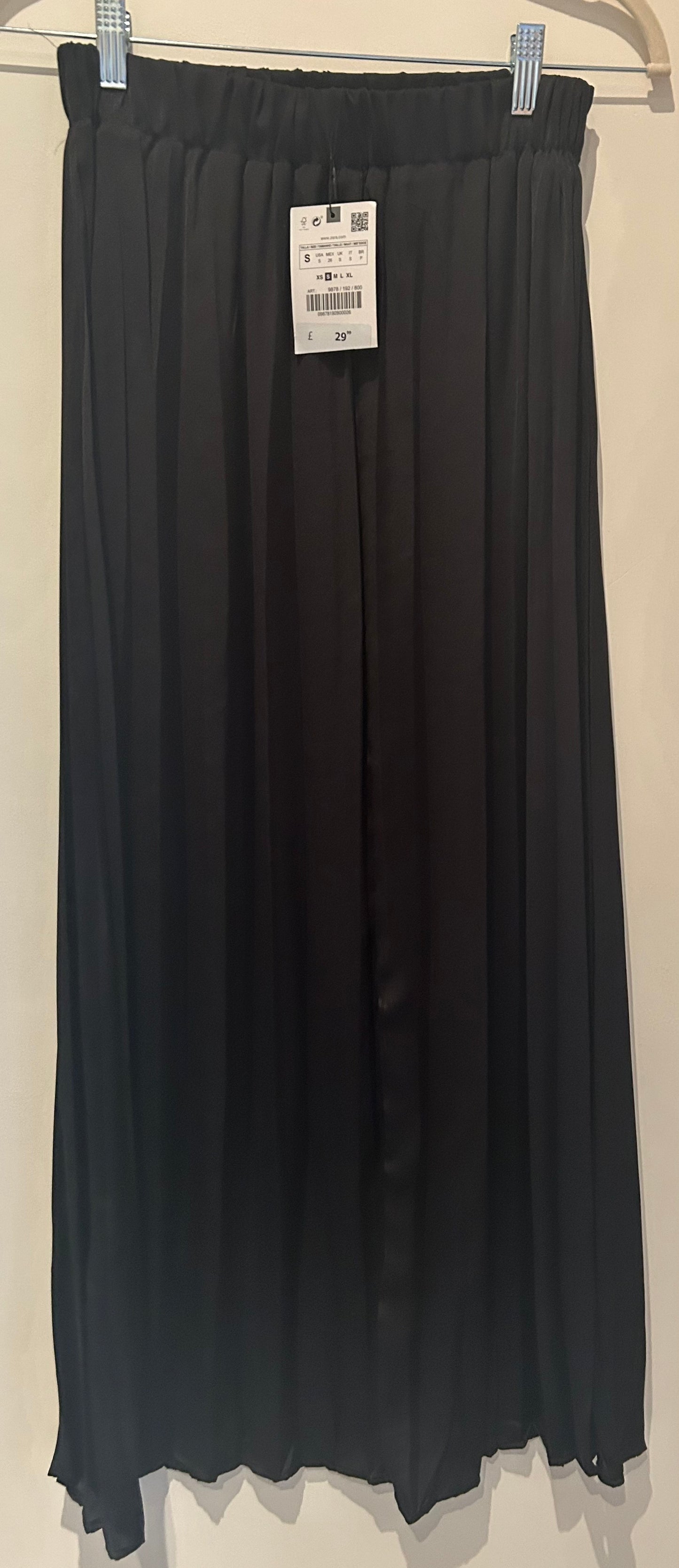 Black ZARA Long Pleated Skirt