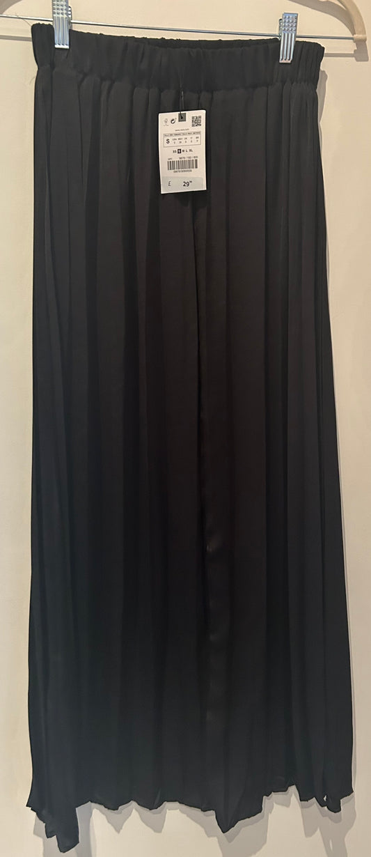 Black ZARA Long Pleated Skirt