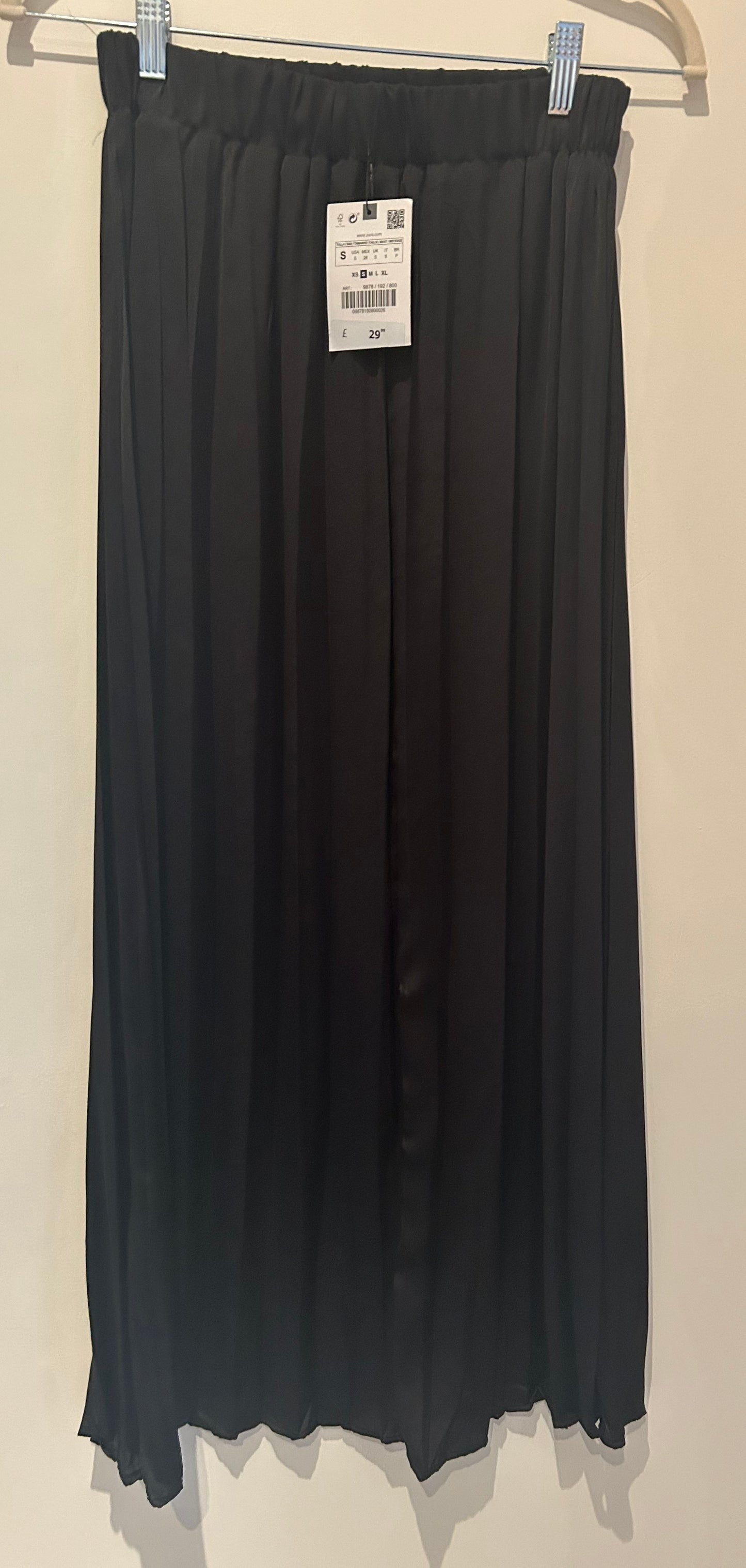 Black ZARA Long Pleated Skirt